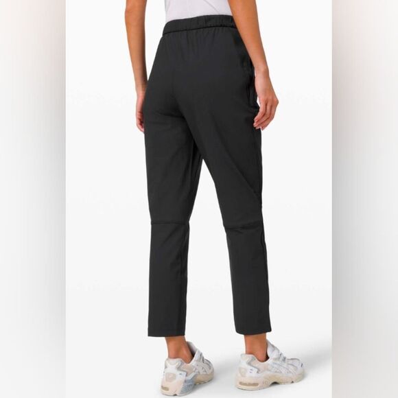 Lululemon Essential High-Rise Black Pleaded Cropped Stretch Pants Trouser Sz 8 - Picture 2 of 8